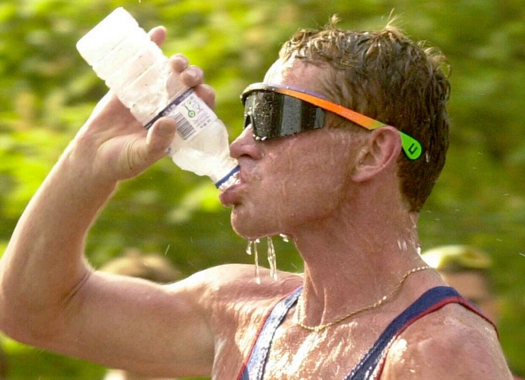 Las bebidas con una composición específica además de hidratar reponen electrolitos. 