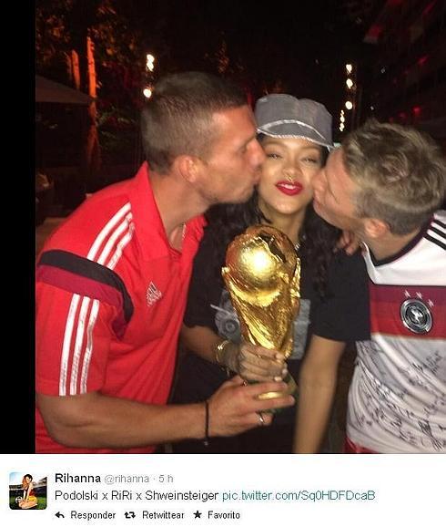 Rihanna, junto a Podolski y Schweinsteiger.