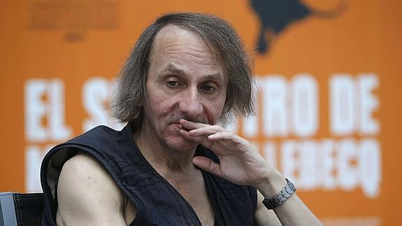 El escritor francés, Michel Houellebecq, durante la presentación en Madrid de la comedia "El secuestro de Michel Houellebecq" 