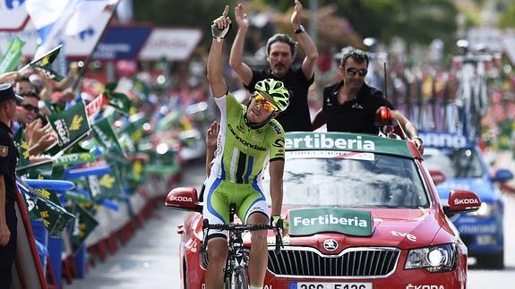 Di Marchi celebra su triunfo en Alcaudete. 