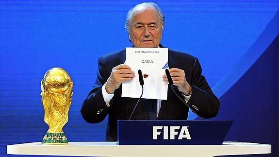 Joseph Blatter anuncia a Catar como sede del Mundial 2022