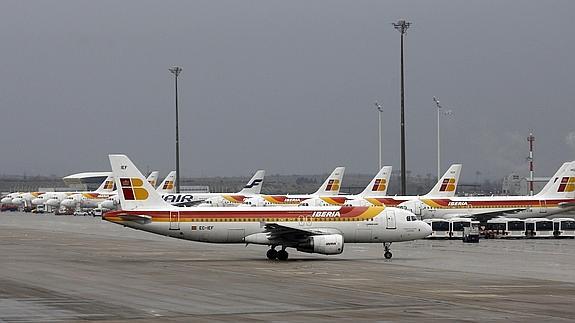 Aviones de Iberia en las pistas del aeropuerto de Barajas. 