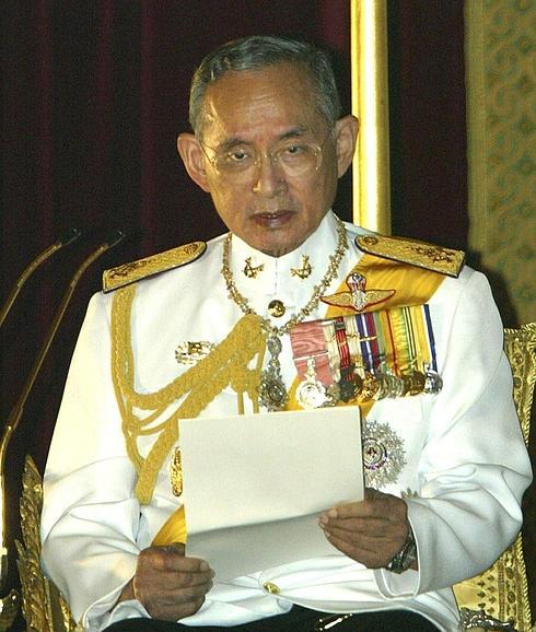 El Rey de Tailandia, Bhumibol Adulyadej. 