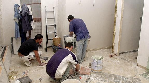 Trabajadores inmigrantes en la construcción.
