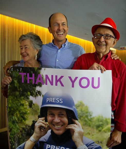 El hermano y los padres de Peter Greste.  