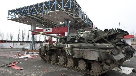 Un tanque dañado en la localidad de Debáltsevo. 