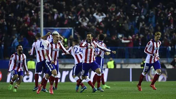 Los jugadores del Atlético celebran el pase a cuartos. 