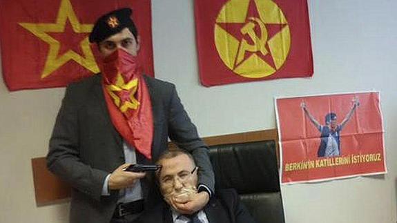 Imagen del fiscal turco retenido. 