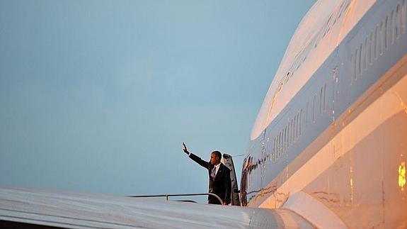 Barack Obama, en la escalinata del Air Force One 