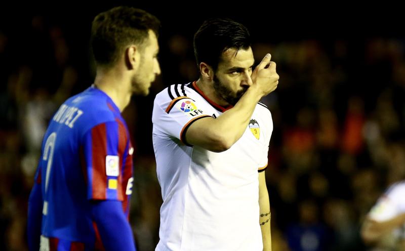 Dos cabezazos y Negredo mantienen al Valencia en puestos de 'Champions'