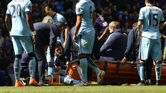 Silva es atendido en el campo. 