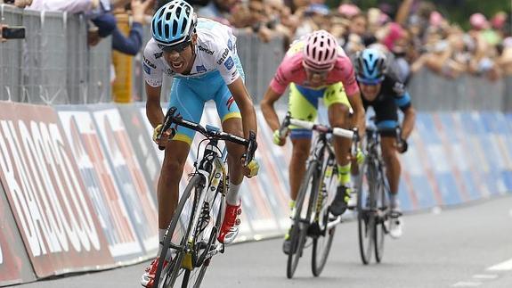 Aru, Contador y Porte, en el Giro. AFP
