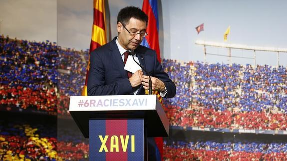 Bartomeu, en la despedida de Xavi Hernández. 