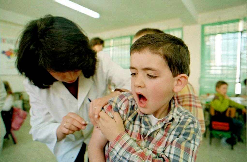 Los pediatras se manifiestan a favor de las vacunas, a las que califican de ser muy beneficiosas a nivel individual y colectivo.