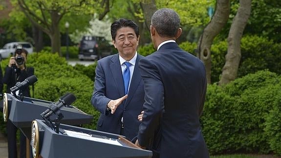 El presidente de Japón, Shinzo Abe, junto a Barack Obama. 