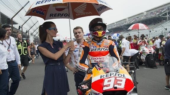 Marc Márquez espera a la salida en Indianápolis. 