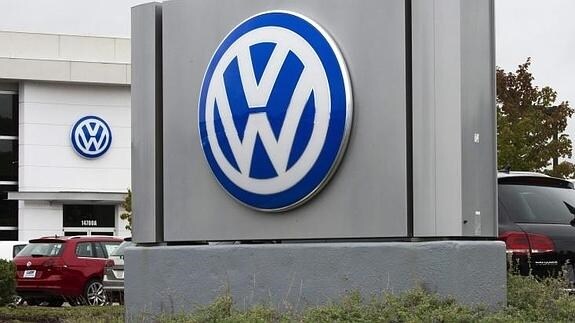 Logo de la marca Volkswagen. 