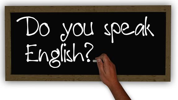 La web permite registrarse como anfitrión, invitado o intercambio.