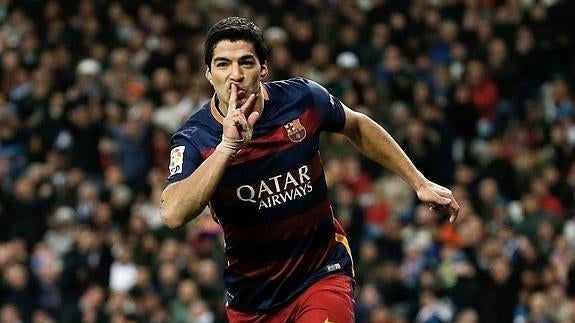 Luis Suárez celebra uno de sus goles ante el Madrid. 