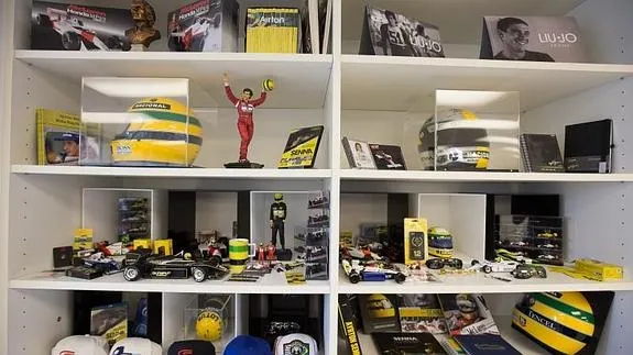 Productos oficiales del campeón brasileño, en el Instituto Ayrton Senna. 
