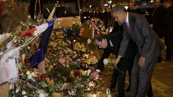 Hollande y Obama rinden homenaje a las víctimas de la sala Bataclan de París.