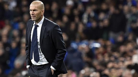 Zidane, durante el partido ante el Deportivo. 