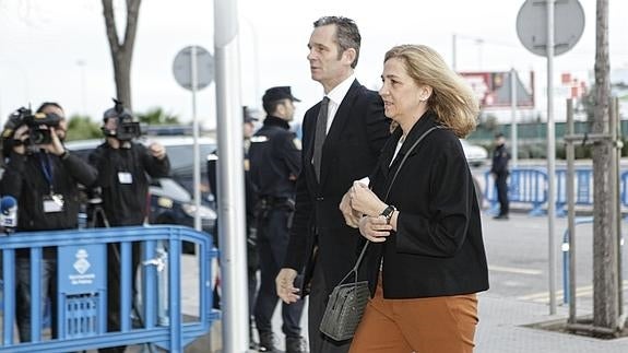 La infanta Cristina e Iñaki Urdangarin llegan a la quinta jornada del juicio por el caso Nóos.