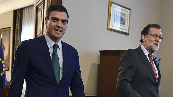 Sánchez y rajoy, durante su último encuentro en el Congreso. E