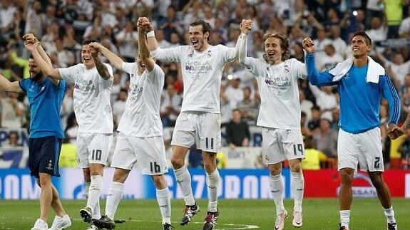 Los jugadores del Real Madrid festejan el pase a la final de la Champions. 