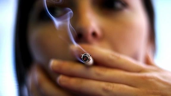 El tabaco duplica la probabilidad de sufrir afecciones oculares