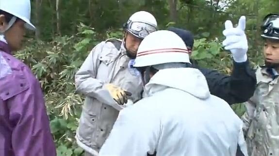 La policía nipona busca a un niño abandonado por sus padres en un bosque como castigo