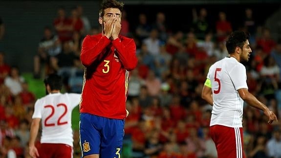 Piqué se lamenta. 