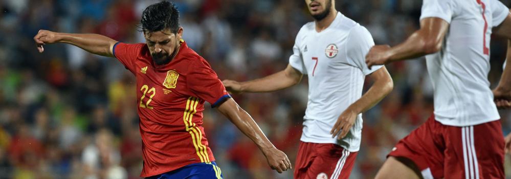 Nolito, disputando un partido con España. 