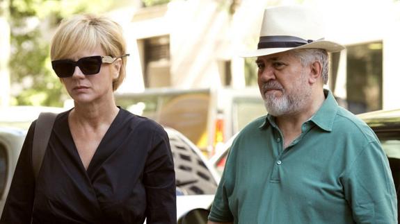 Pedro Almodóvar y Emma Suárez, protagonista de 'Julieta'.