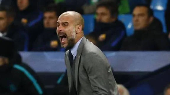 Pep Guardiola, durante el duelo contra el Barcelona. 