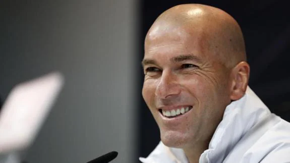 Zinedine Zidane, el día antes de cumplir un año. 