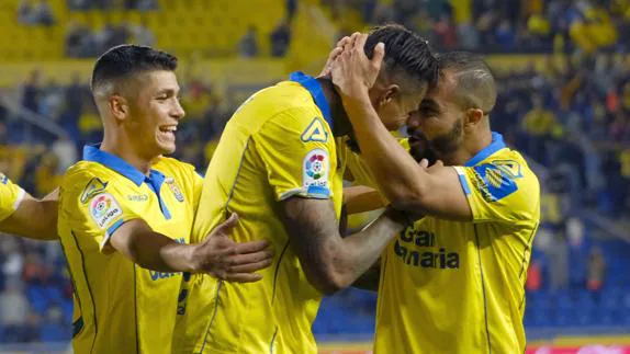 Los jugadores de Las Palmas celebran el 1-0. 