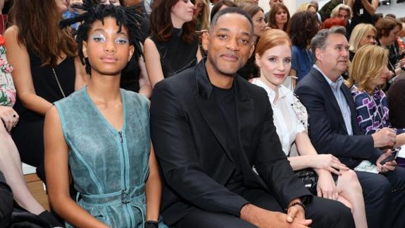 Will Smith (c.) y Jessica Chastain (dcha.).