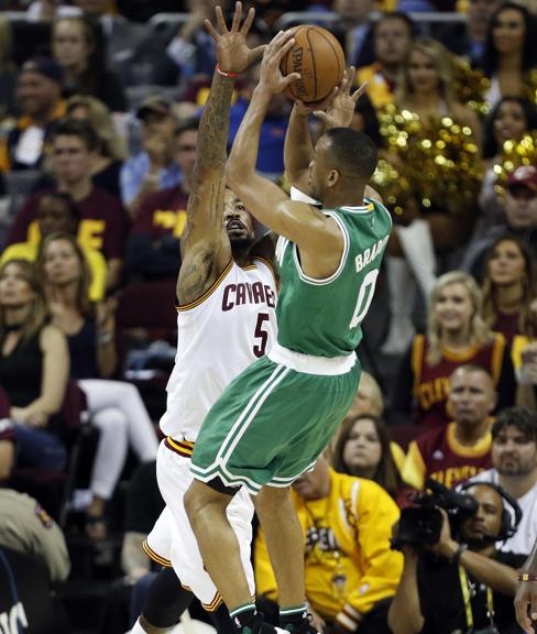 Avery Bradley anotó un triple decisivo. 