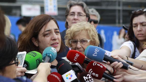 Celia Mayer (izq.) y Manuela Carmena (dcha.).