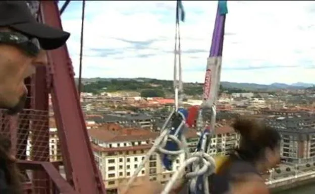 Un instructor de puenting, acusado de provocar un accidente letal por su «inglés macarrónico»