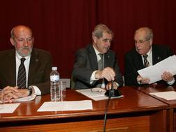 El consejero de Educación, José Luis Iglesias Riopedre, acudió hoy a la Cátedra Jovellanos de Gijón después infromar sobre la sentencia del Tribunal Supremo que rechaza el derecho a la objeción de conciencia para cursar la asignatura de Educación para la Ciudadanía / LUIS SEVILLA