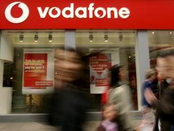 Vodafone sella su primer acuerdo para ofrecer el dispositivo de Apple. FOTO: AP Photo/Matt Dunham