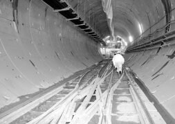 Infraestructura del túnel del metrotrén, en su fase de ejecución en 2004. / P. UCHA