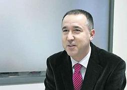 Pablo Fernández, en la redacción de LA VOZ DE AVILÉS. ::                             MARIETA