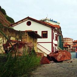 Nuevo argayo en el paseo marítimo de Candás