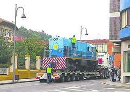 Espectacular traslado de máquinas ferroviarias