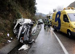 Aparatoso accidente de tráfico a la altura de Triongo con dos heridos leves