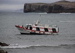Los problemas de calado en el puerto de Llanes dificultan las labores de entrada