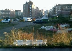 Nuevo Gijón reúne 500 firmas para que se adecenten los solares abandonados